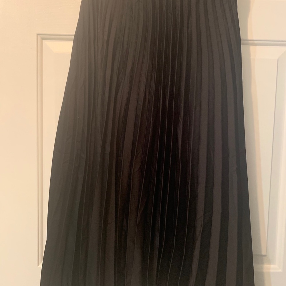 Pleated midi skirt